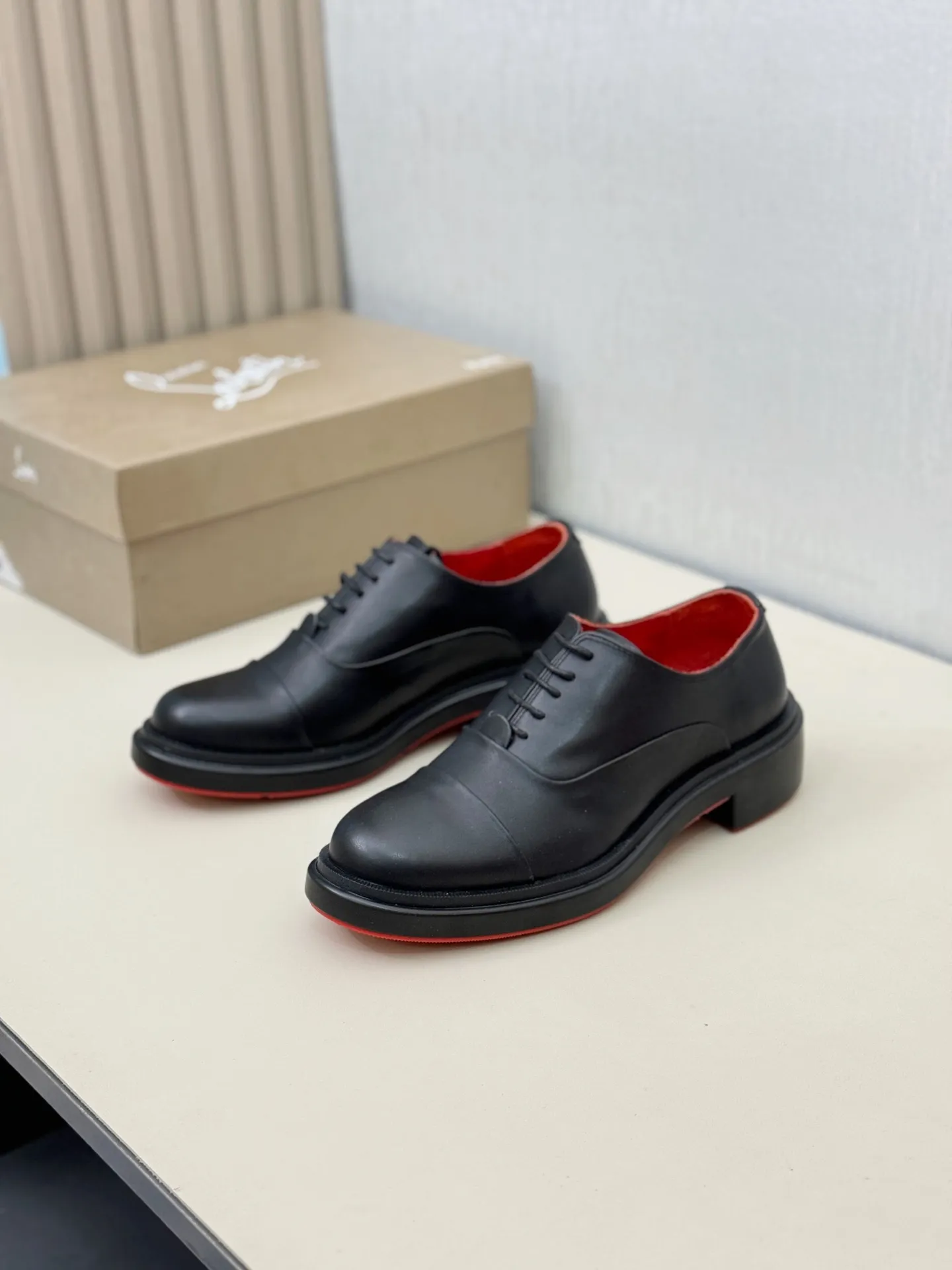 [CL～High-end men's red-soled shoes] Top P: 840💰. Size: 39-44 (38.45.46 can be customized) 🆑Top original order purchasing agent Imported open-edge bead fabric, the lining is made of water-dyed cowhide🉑️ Imported TPU rubber sole, wear-resistant and non-slip, full of European style.